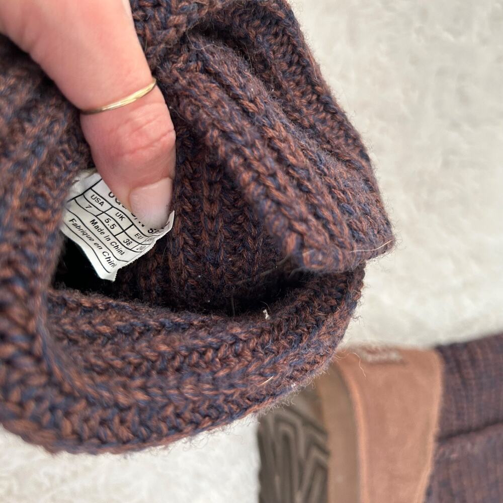 UGG Australiawomen's (Size 7M) Classic Cardy Boot - Red/Brown - Picture 7 of 9